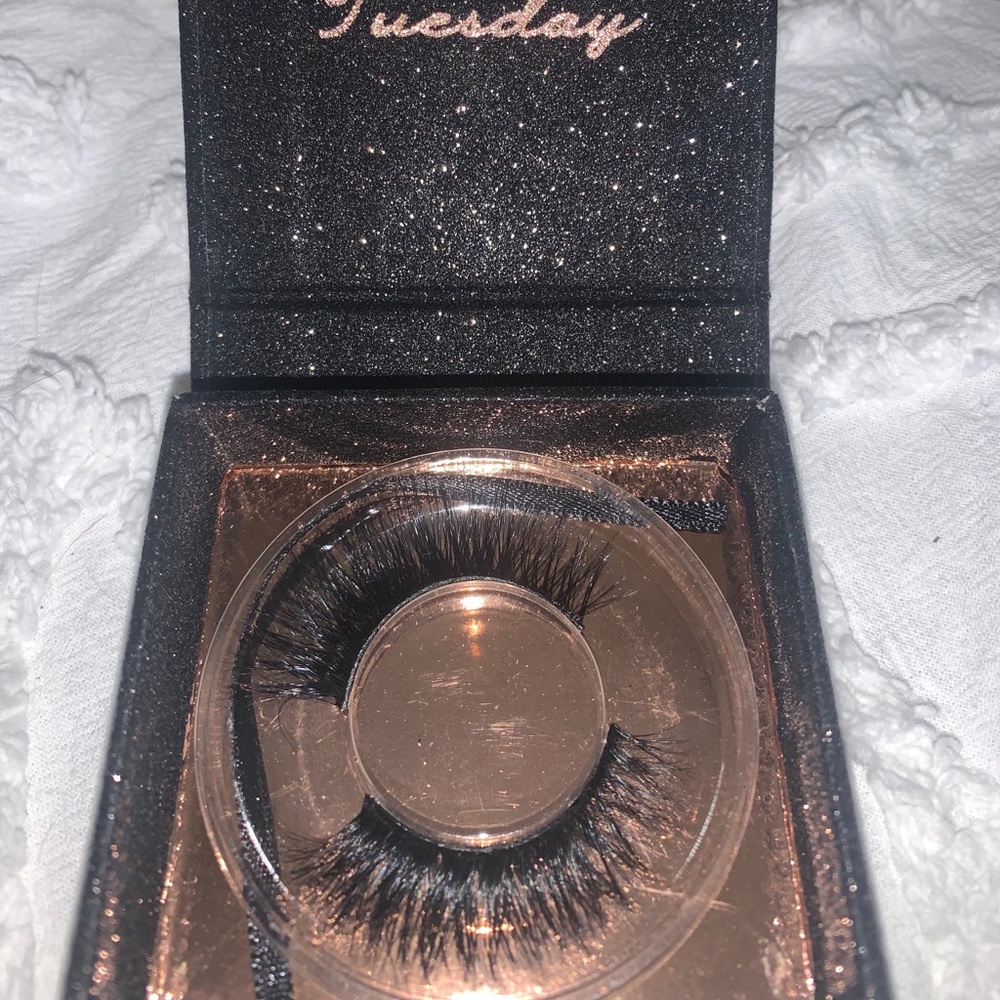 Lashes - Picture 2 of 2